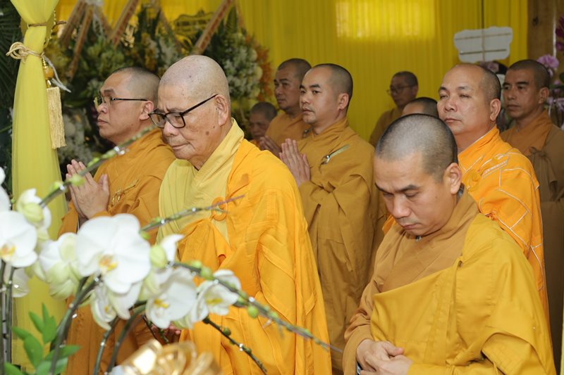 Video: Ban Trị sự Phật giáo tỉnh và các phái đoàn viếng tang Ni trưởng Phan Liên