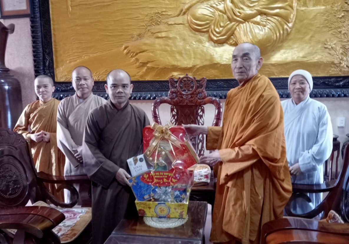 Phật giáo huyện Ea H’leo thăm và chúc tết các cơ quan trước thềm xuân Giáp Thìn