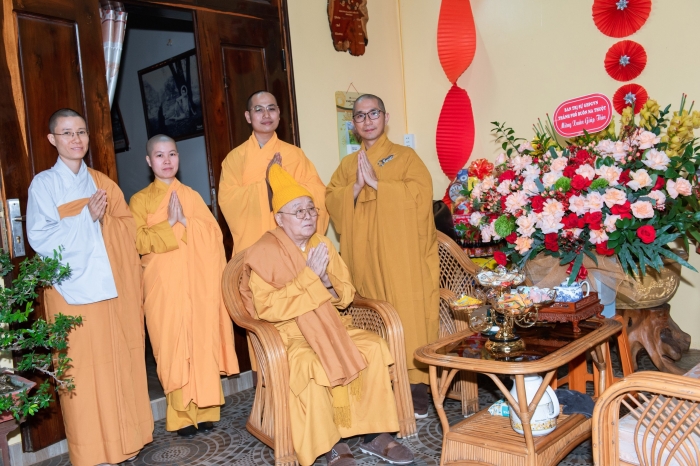 TP.BMT: Phật giáo thành phố đảnh lễ chúc tết chư tôn giáo phẩm GHPGVN tỉnh