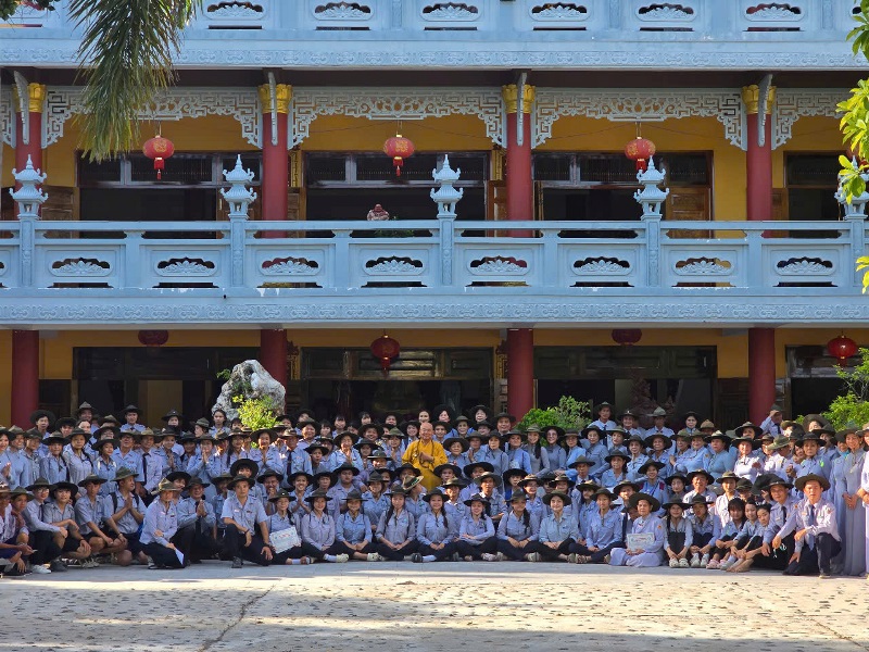 P. Bình Kiến: Hơn 200 Huynh trưởng và Đoàn sinh GĐPT thọ Bát quan trai tại chùa Xuân Vân.