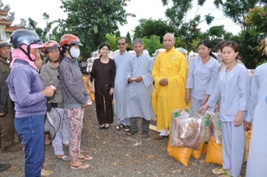  Huyện Krông Năng Chùa Kim Quang và Niệm Phật Đường Huệ Năng nhân mùa Vu Lan tặng quà từ thiện
