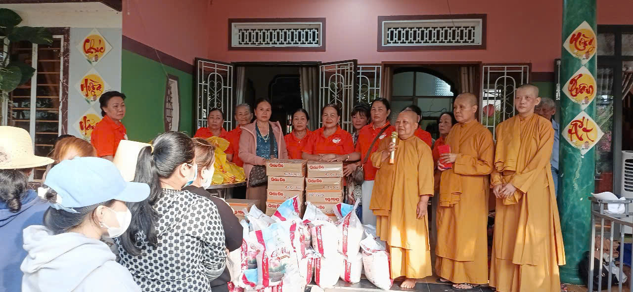 450 suất quà gửi đến đồng bào Phật tử khó khăn tại tỉnh Quảng Nam