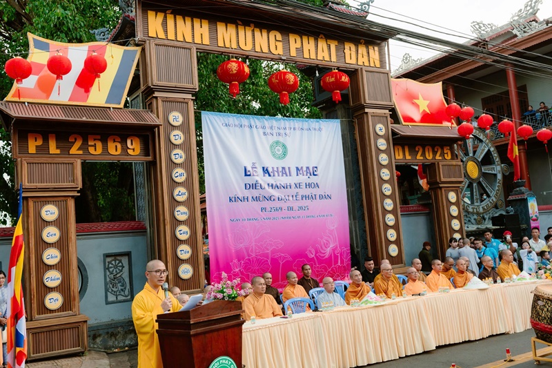 TP.BMT: Khai mạc diễu hành xe hoa kính mừng Đại lễ Phật Đản PL.2569 – DL.2025