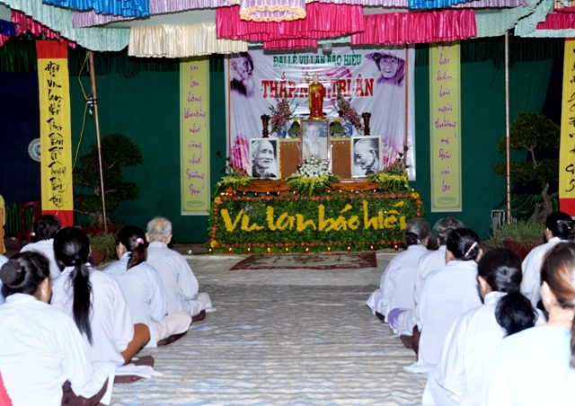 Lễ Thắp nến tri ân và tặng quà Cha mẹ tại chùa Kim Quang
