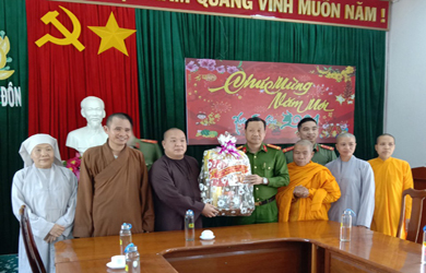 Phật giáo huyện Buôn Đôn thăm và chúc Tết các cơ quan ban ngành tỉnh Đắk Lắk