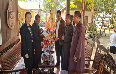 Ban Tôn giáo tỉnh Đắk Lắk thăm chúc Tết Ban Trị sự Phật giáo Ea Sup