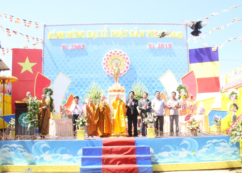 Chùa Quán Thế Âm, xã Eak Mút long trọng tổ chức Lễ Phật Đản VESAK PL.2563 – DL.2019
