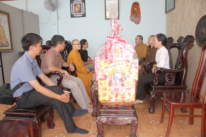 Ban Dân vận Tỉnh ủy tỉnh Đắk Lắk thăm GHPGVN huyện Eakar
nhân ngày Phật Đản Pl 2563 -2019