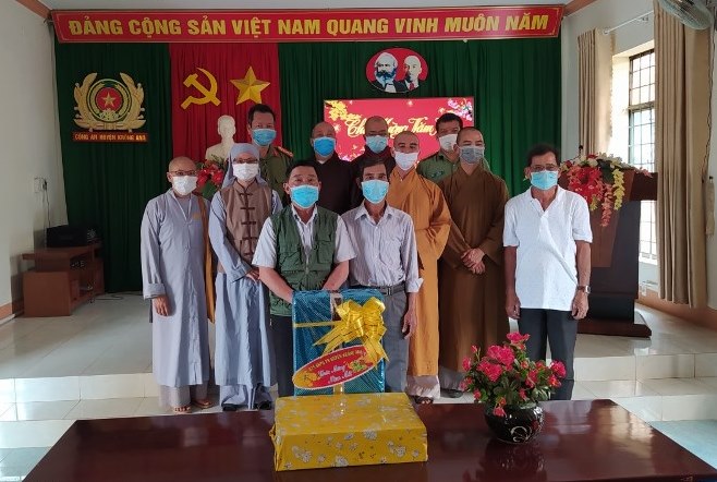 Ban Trị Sự GHPG huyện Krong Ana thăm, chúc Tết chính quyền huyện