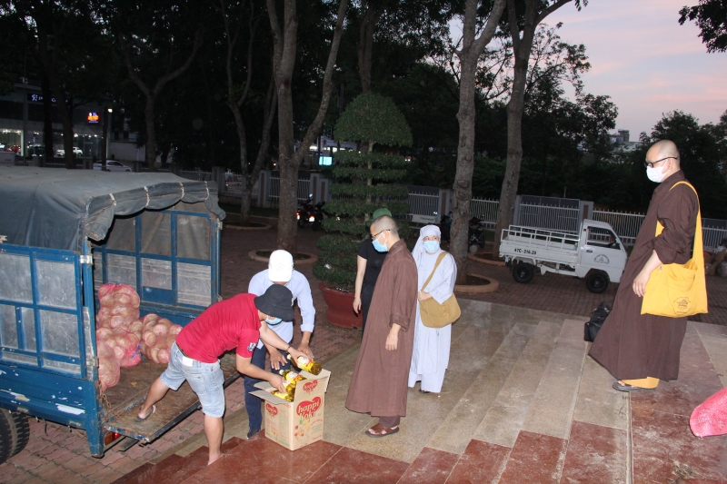 Phật giáo Đăk Lắk tiếp tục ủng hộ rau củ đến vùng cách ly Tp.HCM