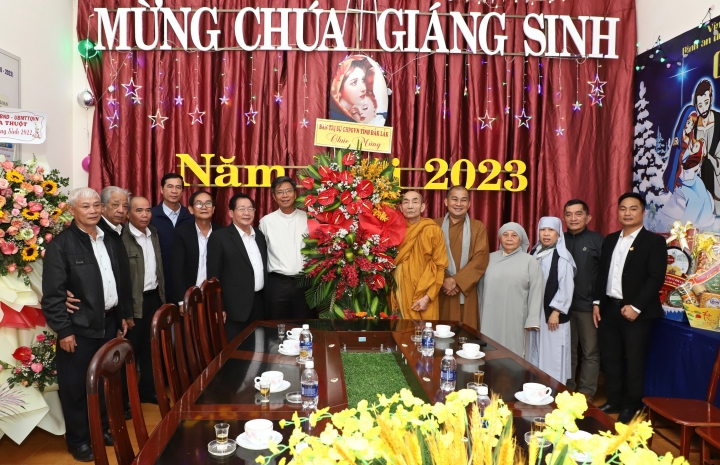 Phật giáo Đak Lak thăm, chúc mừng tôn giáo bạn nhân dịp giáng sinh năm 2023
