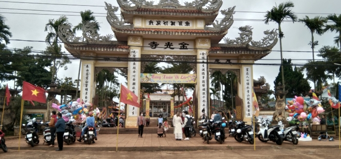 Đắk Lắk: Đi chùa lễ Phật đầu năm
