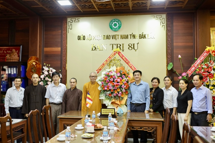 Thành ủy TP. Buôn Ma Thuột chúc mừng Phật đản Ban Trị sự Phật giáo Tỉnh