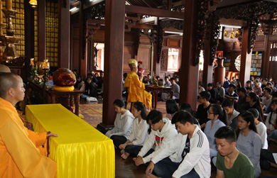 Lễ Cầu nguyện tiếp sức mùa thi tại chùa Sắc Tứ Khải Đoan